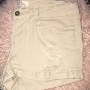 Cute khaki shorts
